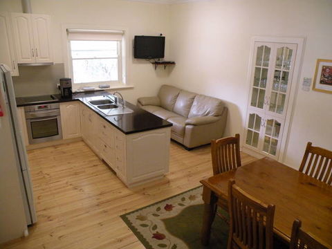 MacDonnell House (Naracoorte Cottages) - Northern Rivers Accommodation 2
