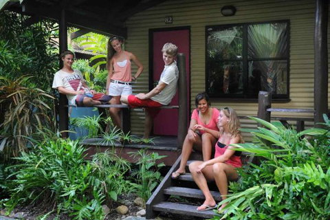 Airlie Beach Magnums Backpackers - Northern Rivers Accommodation 2