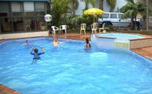 Golden Chain Palm Court Motor Inn - Port Macquarie - Northern Rivers Accommodation 0