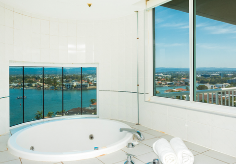 The Emerald Surfers Paradise - Northern Rivers Accommodation 8