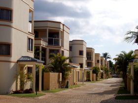 The Grange Resort Hervey Bay - Northern Rivers Accommodation 2