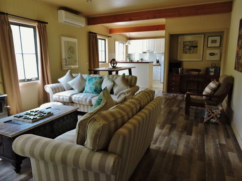 The Guesthouse: Hill End - Northern Rivers Accommodation 5
