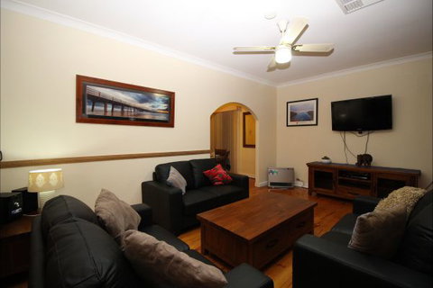 Christies Cottage For Holidays And Relocations. - Northern Rivers Accommodation 2