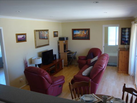 Christies Cottage For Holidays And Relocations. - Northern Rivers Accommodation 24