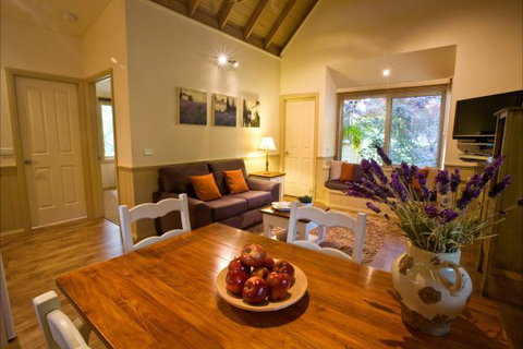 Autumn Abode Cottages - Northern Rivers Accommodation 0