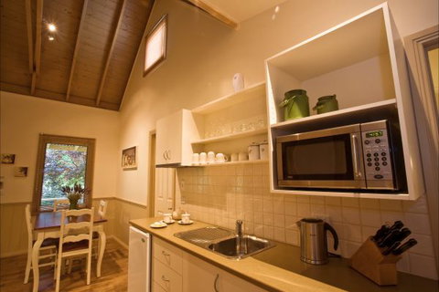 Autumn Abode Cottages - Northern Rivers Accommodation 6