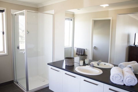 Ballarat Luxury Villas - Northern Rivers Accommodation 2
