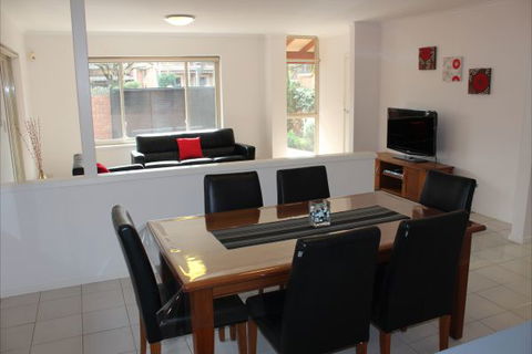 Adelaide Serviced Accommodation - Childers House - Northern Rivers Accommodation 5
