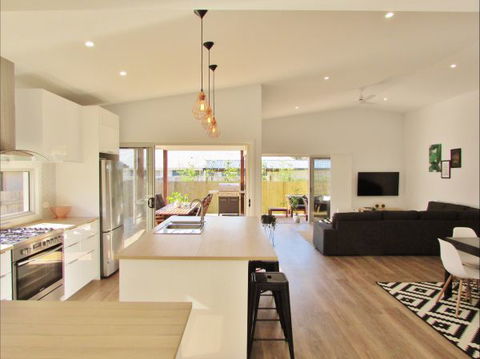 All Decked Out: Lake Conjola - Northern Rivers Accommodation 0