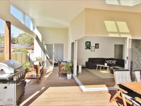 All Decked Out: Lake Conjola - Northern Rivers Accommodation 2
