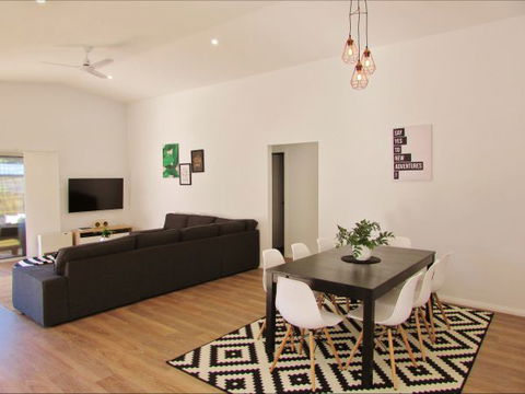 All Decked Out: Lake Conjola - Northern Rivers Accommodation 4