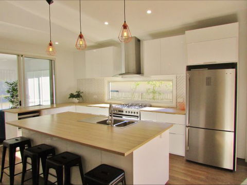 All Decked Out: Lake Conjola - Northern Rivers Accommodation 6