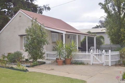 Almond Tree Cottage - Northern Rivers Accommodation 4