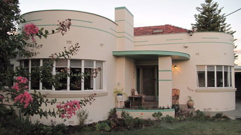 B&B Wodonga - Art Deco Accommodation - Northern Rivers Accommodation 0