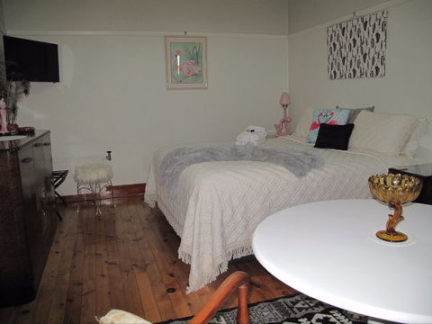 B&B Wodonga - Art Deco Accommodation - Northern Rivers Accommodation 2