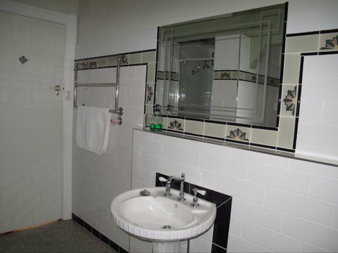 B&B Wodonga - Art Deco Accommodation - Northern Rivers Accommodation 9