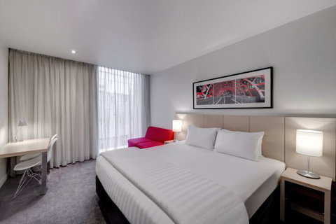 Travelodge Hotel Melbourne Docklands - Northern Rivers Accommodation 1