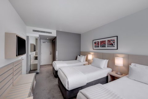 Travelodge Hotel Melbourne Docklands - Northern Rivers Accommodation 2