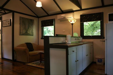 Tudor Cottages Mount Dandenong - Northern Rivers Accommodation 7