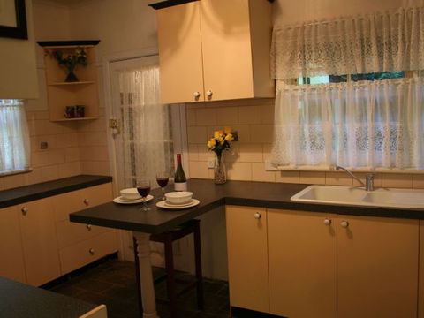 Tudor Cottages Mount Dandenong - Northern Rivers Accommodation 8