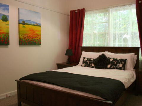 Tudor Cottages Mount Dandenong - Northern Rivers Accommodation 9