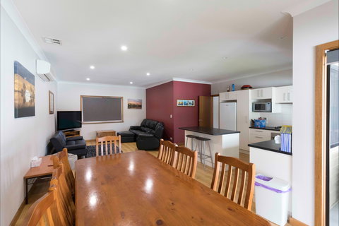 192 Page Drive Blanchetown -River Shack Rentals - Northern Rivers Accommodation 4