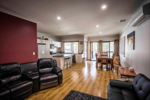 192 Page Drive Blanchetown -River Shack Rentals - Northern Rivers Accommodation 5