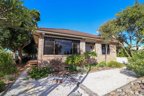 A Reflection On The Lake - Northern Rivers Accommodation 1