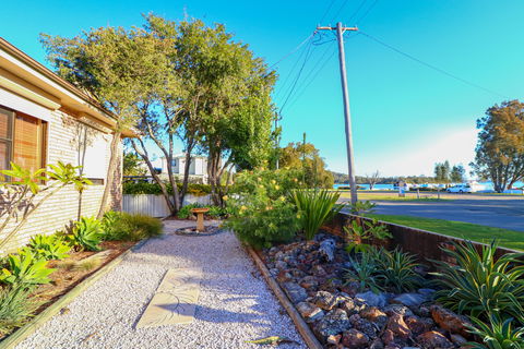 A Reflection On The Lake - Northern Rivers Accommodation 7