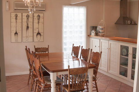 Azalea Cedar-Rose Villa - Northern Rivers Accommodation 5