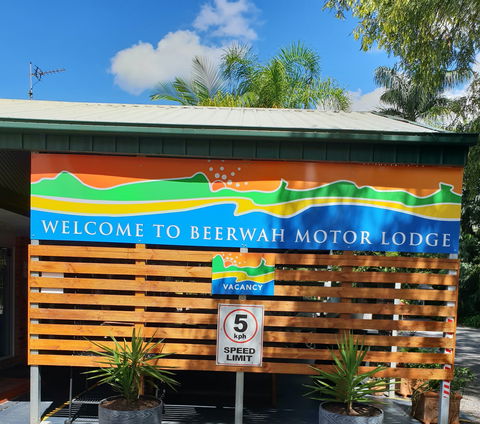 Beerwah Motor Lodge - Northern Rivers Accommodation 0