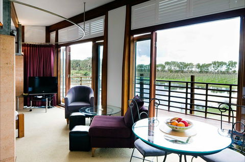Bettenay's Lakeside Chalets And Luxury Spa Apartment - Northern Rivers Accommodation 0