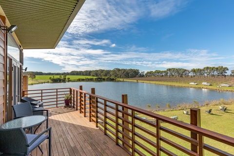 Bettenay's Lakeside Chalets And Luxury Spa Apartment - Northern Rivers Accommodation 1