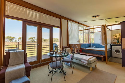 Bettenay's Lakeside Chalets And Luxury Spa Apartment - Northern Rivers Accommodation 2