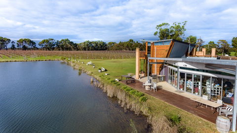 Bettenay's Lakeside Chalets And Luxury Spa Apartment - Northern Rivers Accommodation 7