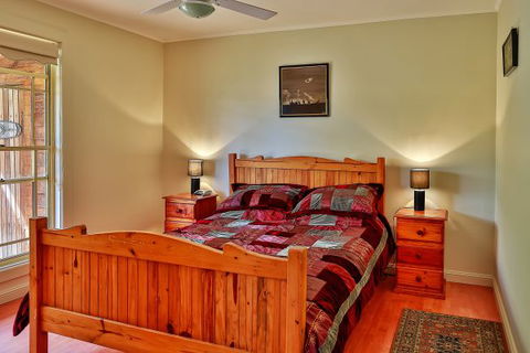 Coach House Hill Cottage - Northern Rivers Accommodation 2