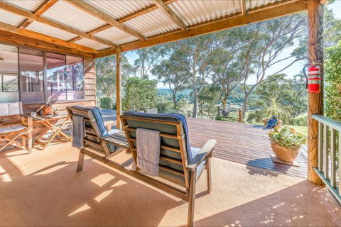 Coach House Hill Cottage - Northern Rivers Accommodation 6