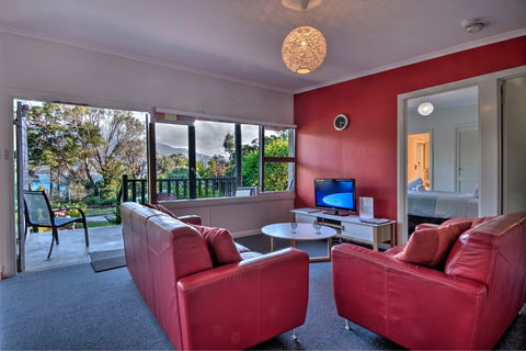 Cove Beach Apartment 1 - Northern Rivers Accommodation 0