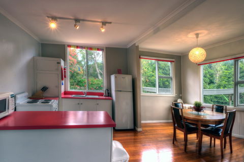 Cove Beach Apartment 1 - Northern Rivers Accommodation 4
