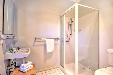 Cove Beach Apartment 1 - Northern Rivers Accommodation 9