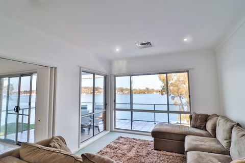 El Lago Jetty - Northern Rivers Accommodation 1