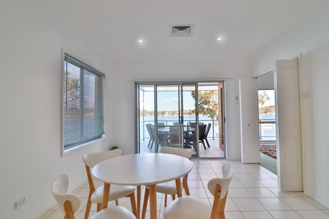 El Lago Jetty - Northern Rivers Accommodation 2