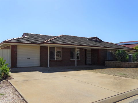 Marina Pathway - Northern Rivers Accommodation 0