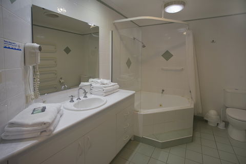 Town Beach Beachcomber Resort - Northern Rivers Accommodation 5