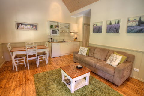 Autumn Affair Cottage 7 - Northern Rivers Accommodation 1