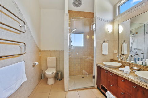 Chocolate Gannets - Northern Rivers Accommodation 4