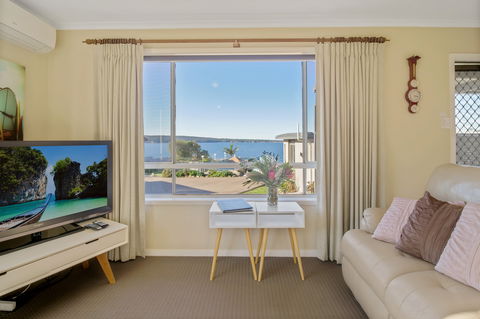 Eagle Heights Holiday Units - Scenic Unit - Northern Rivers Accommodation 4
