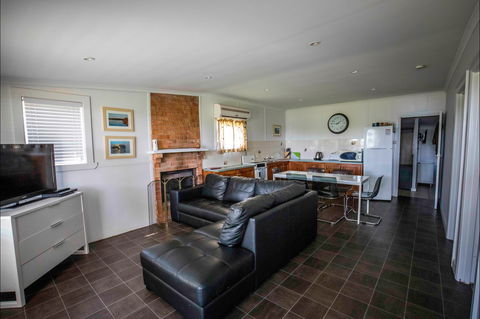 731 East Front Road Via Mannum -River Shack Rentals - Northern Rivers Accommodation 1