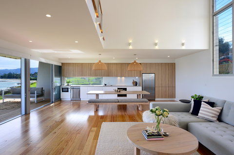 Absolute Waterfront Gerroa - Northern Rivers Accommodation 2