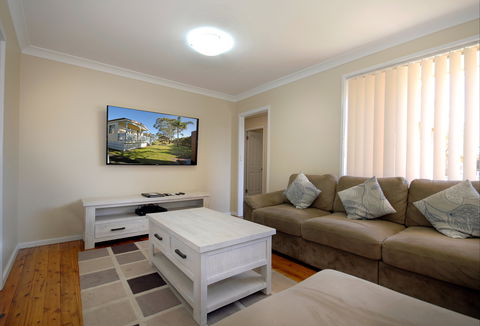 Barrack Point Holidays At Warilla Bowling Club - Northern Rivers Accommodation 1